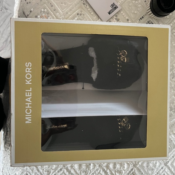 fuzzy slipper - Picture 1 of 2